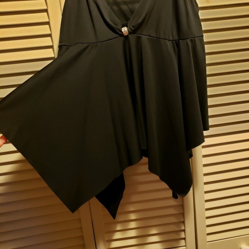Black Flowy Tanktop - Picture 3 of 4